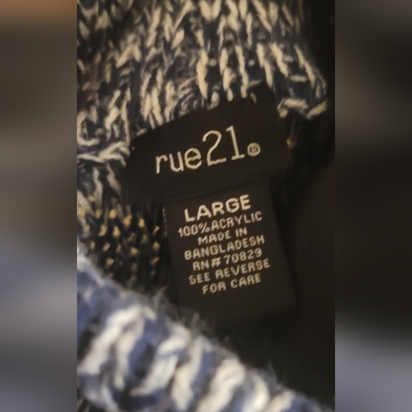Ladies Rue 21 Blue & White Cowl Neck Sweater, Size Large - Picture 6 of 7